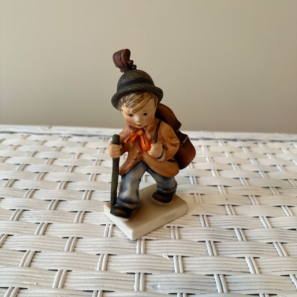 Hummel Cello Player